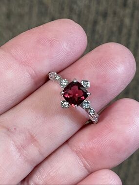NWT Natural Garnet Gemstone & CZ Accent Ring 925 Sterling Silver Size 6